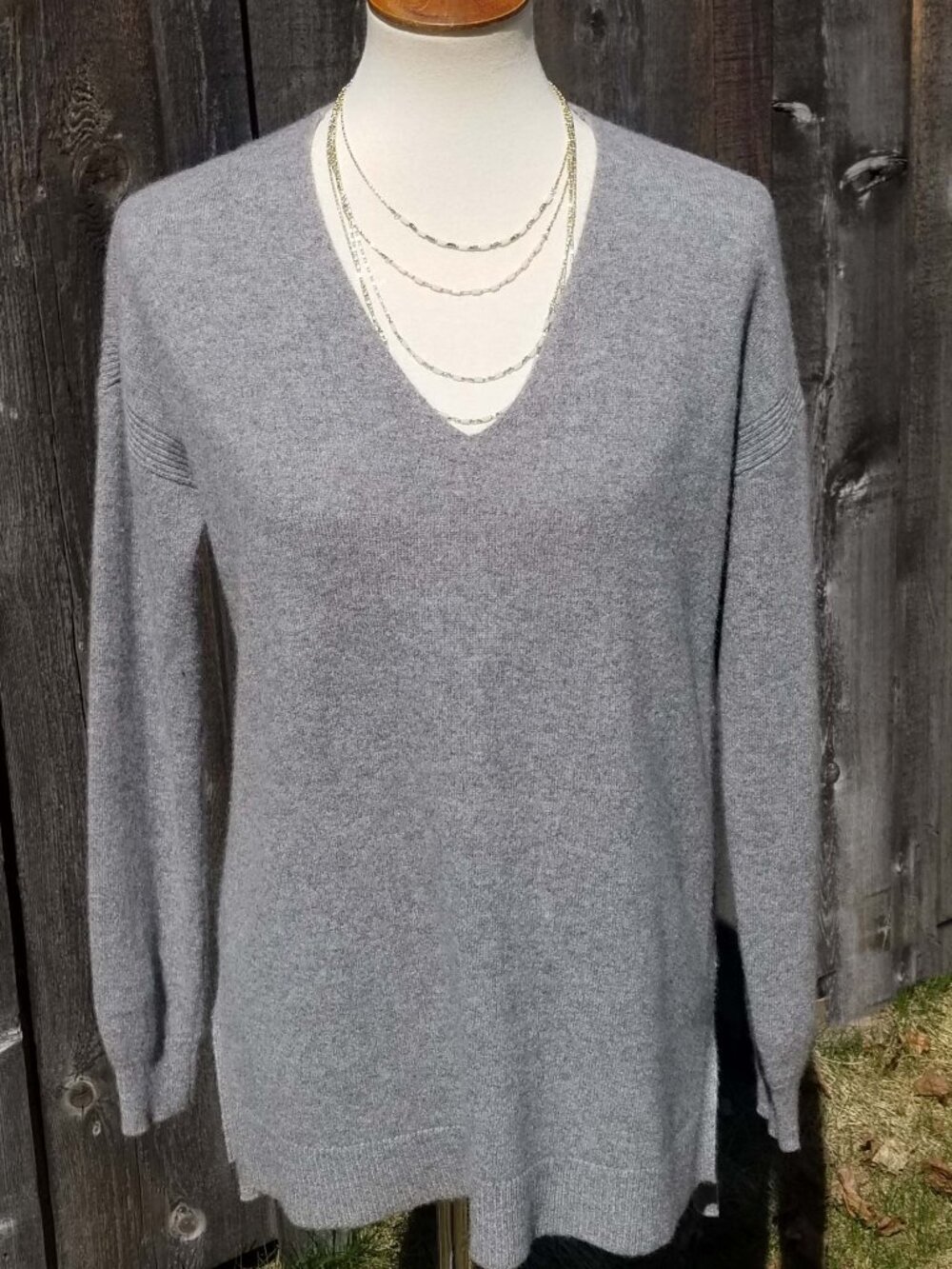 Saks Cashmere Hi-Lo V-Neck Sweater EUC Sz M